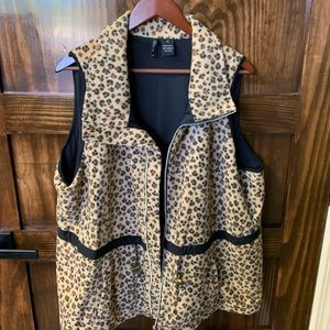 New Directions Leopard Print Vest. Size 2X